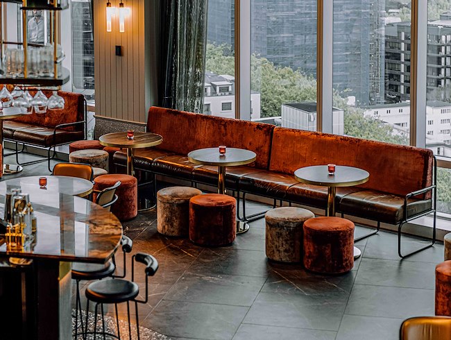 Standard Tables / Bar Seats